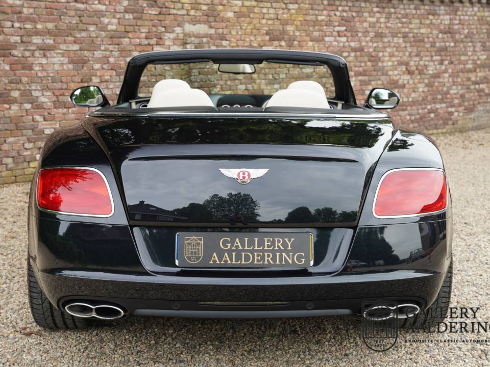 Image 6/50 of Bentley Continental GTC V8 (2014)