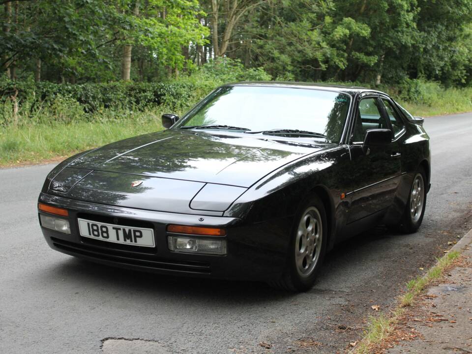 Image 3/19 of Porsche 944 Turbo (1987)
