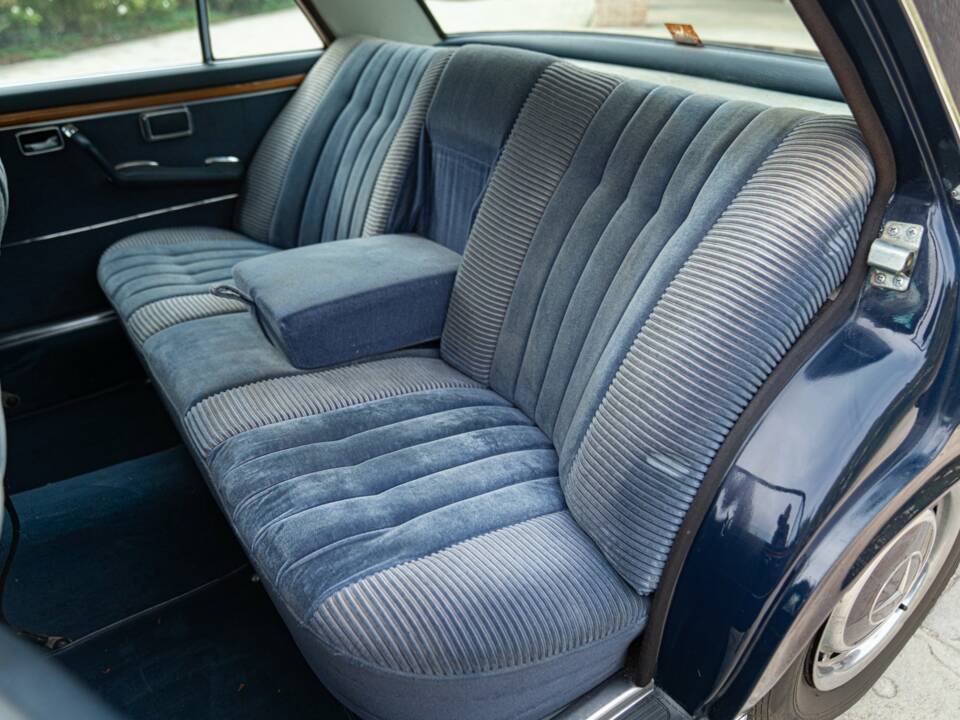 Image 30/50 of Mercedes-Benz 300 SEL 3.5 (1973)