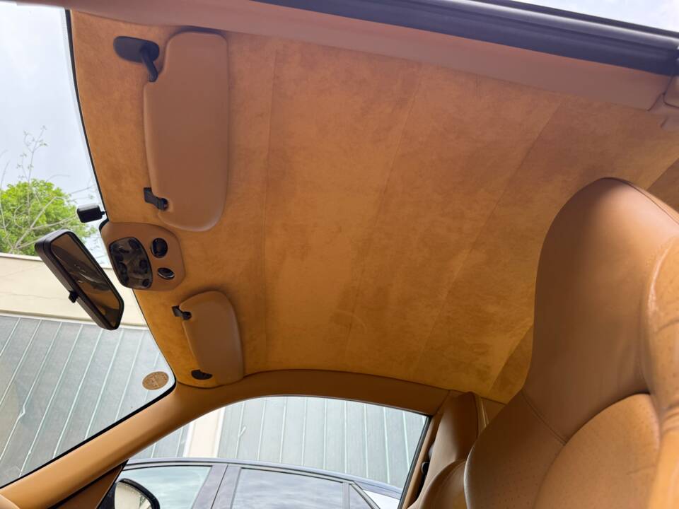 Image 19/42 de Porsche 911 Carrera 4S (2003)