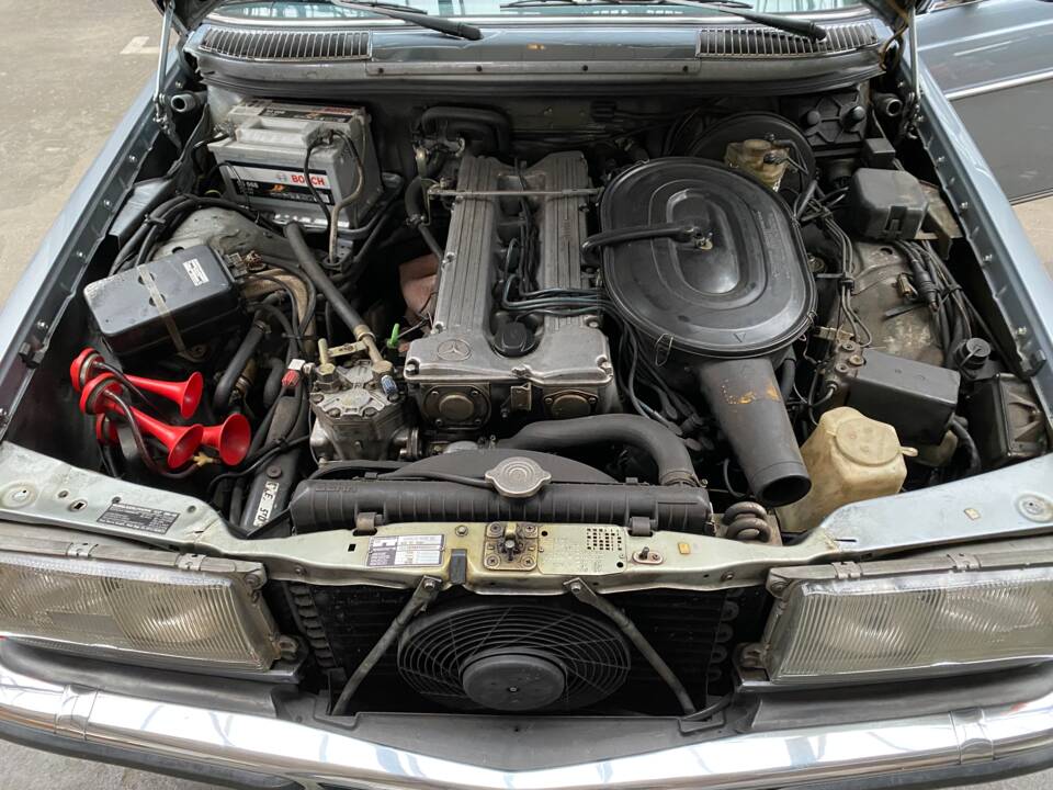 Image 18/19 of Mercedes-Benz 280 E (1981)