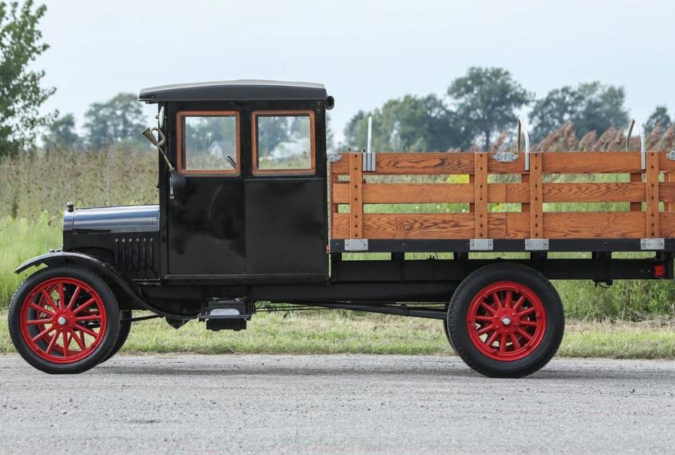 Image 3/19 of Ford Model T (1919)