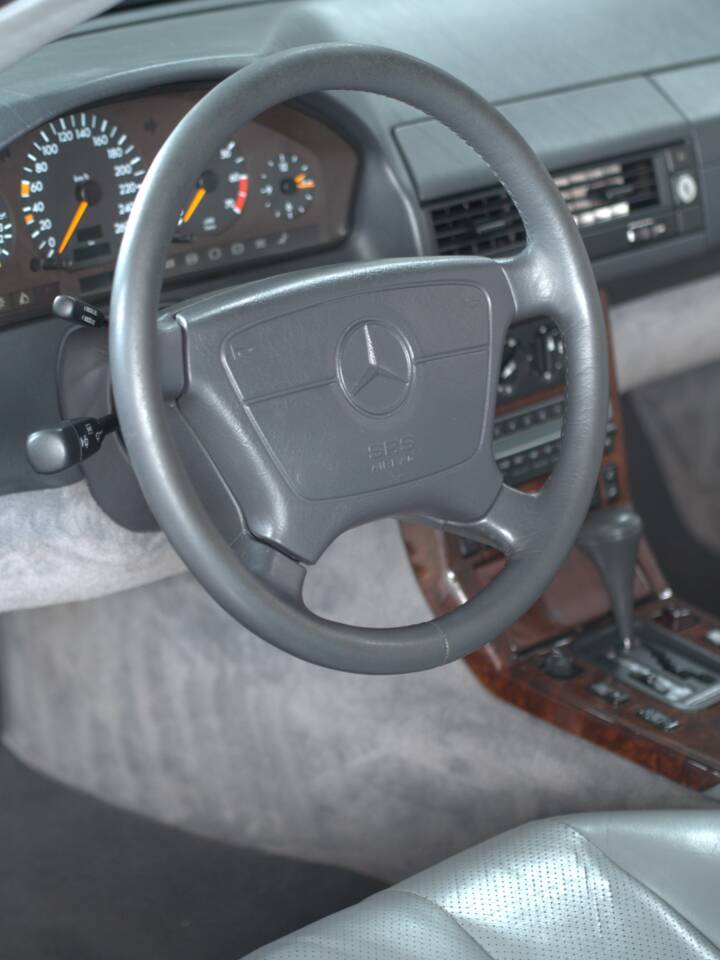 Image 42/56 de Mercedes-Benz 500 SL (1993)