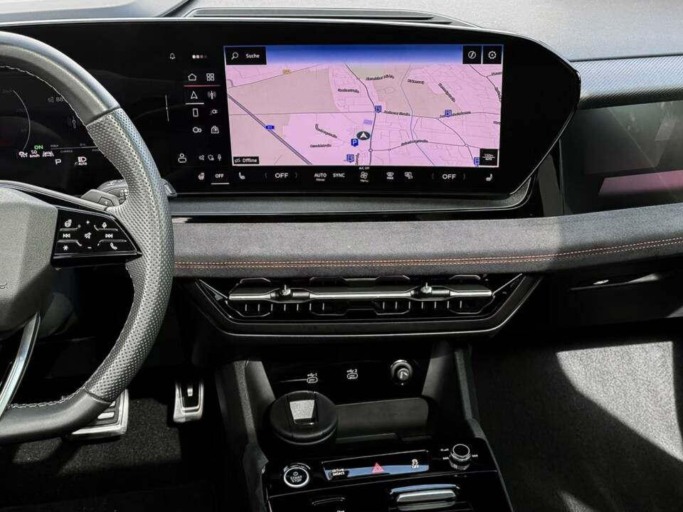 Image 6/15 of Audi Q6 e-tron quattro (2024)