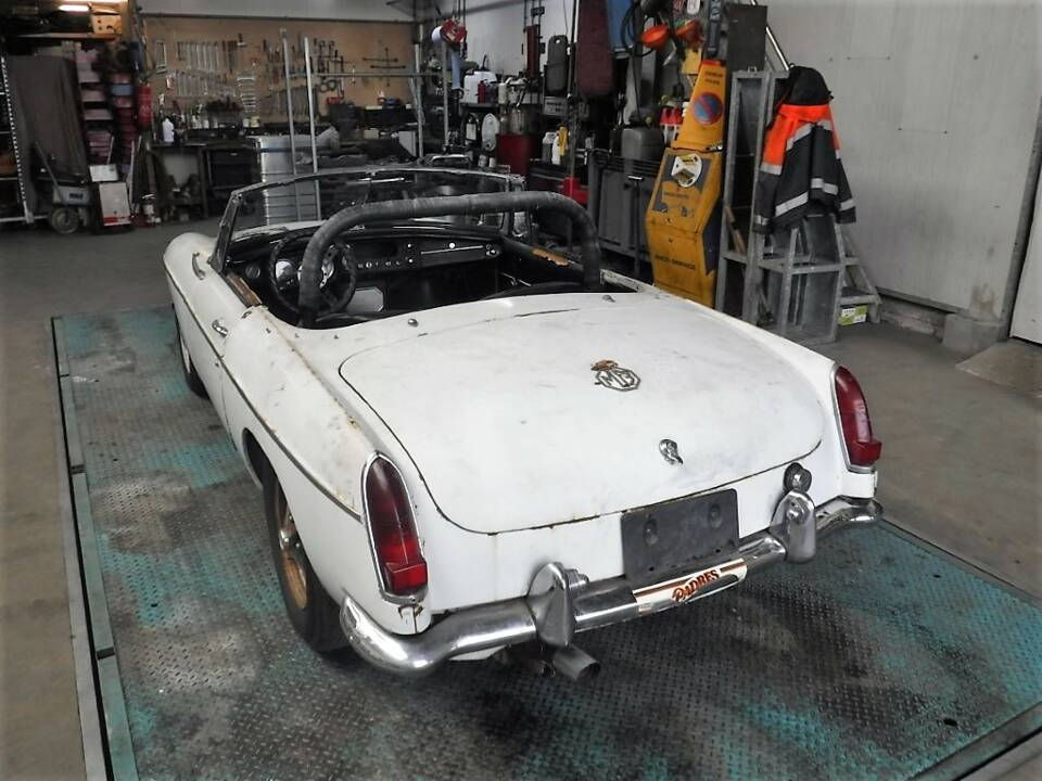 Immagine 3/50 di MG MGB (1967)