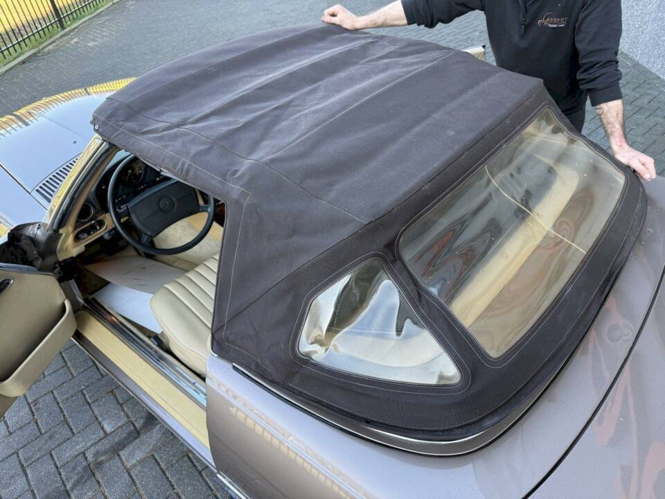 Image 21/36 de Mercedes-Benz 560 SL (1988)