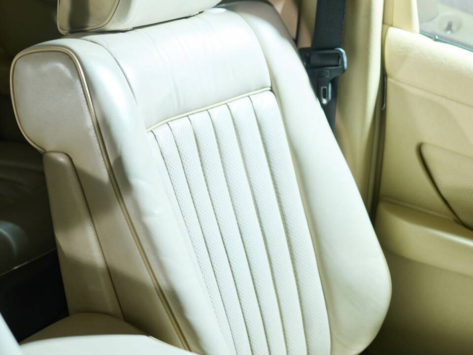 Bild 36/43 von Mercedes-Benz 380 SE (1984)