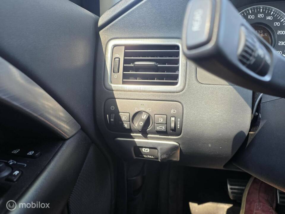 Image 25/34 of Volvo XC70 D5 (2008)