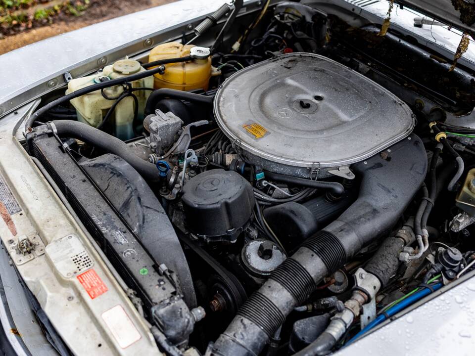 Image 29/31 of Mercedes-Benz 560 SL (1987)