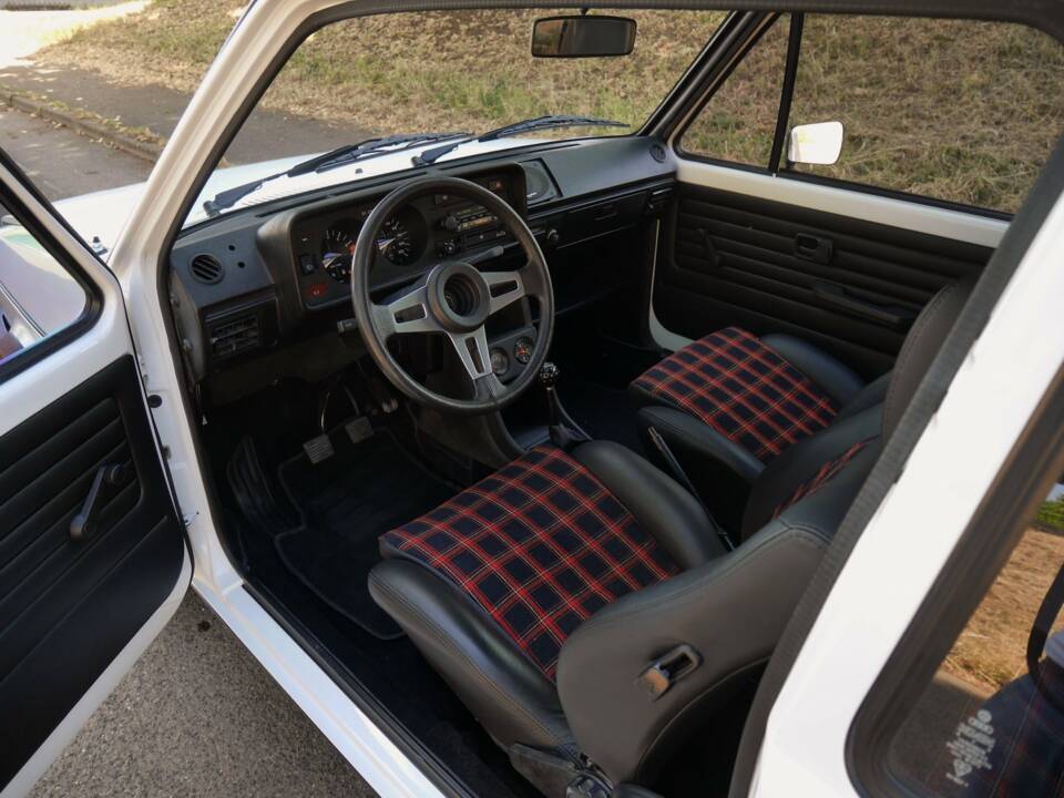 Image 19/35 of Volkswagen Golf Mk I GTI 1.6 (1980)