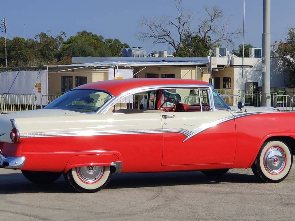 Immagine 1/17 di Ford Fairlane 500 Club Victoria (1956)