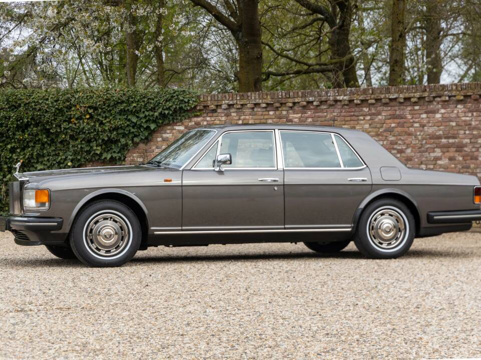 Image 22/50 of Rolls-Royce Silver Spirit (1987)