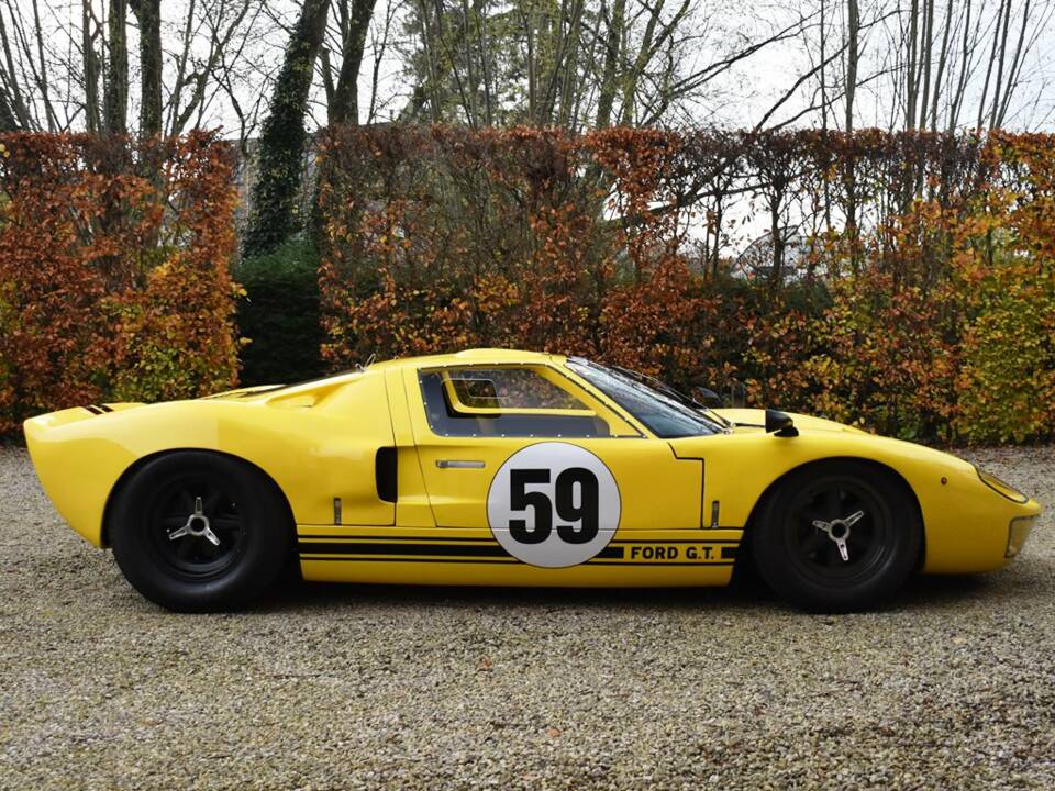 Image 10/31 of Ford GT40 (1965)