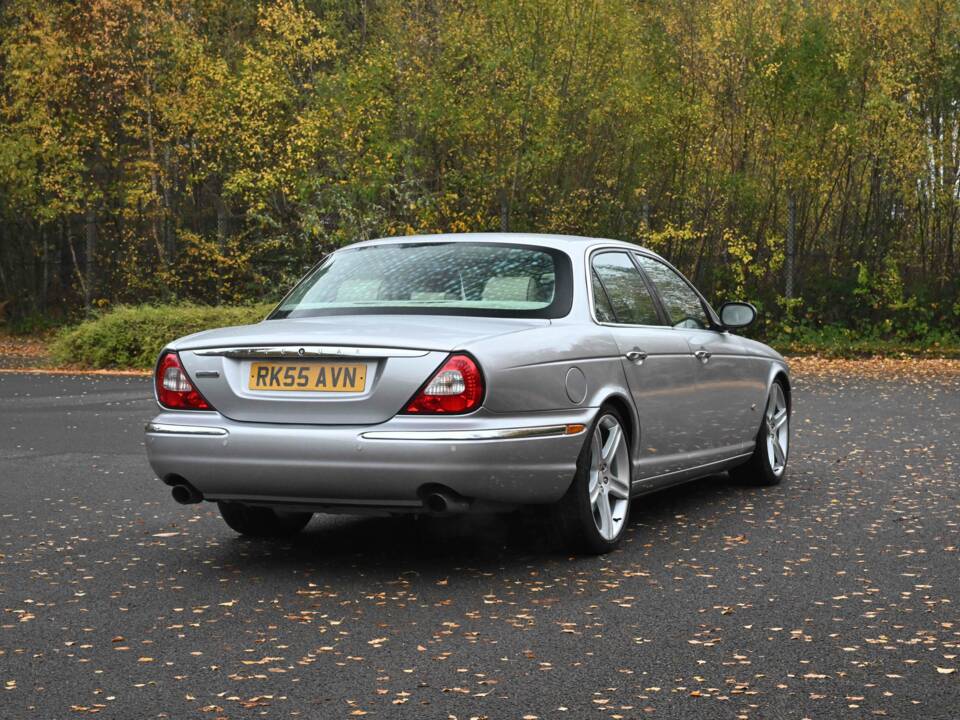 Image 7/50 of Jaguar XJ 8 4.2 (2006)