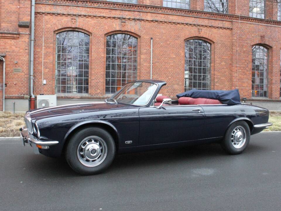 Bild 2/27 von Daimler Double Six Avon-Stevens (1978)