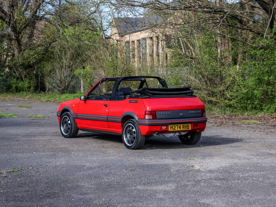 Image 18/39 of Peugeot 205 CTi (1991)