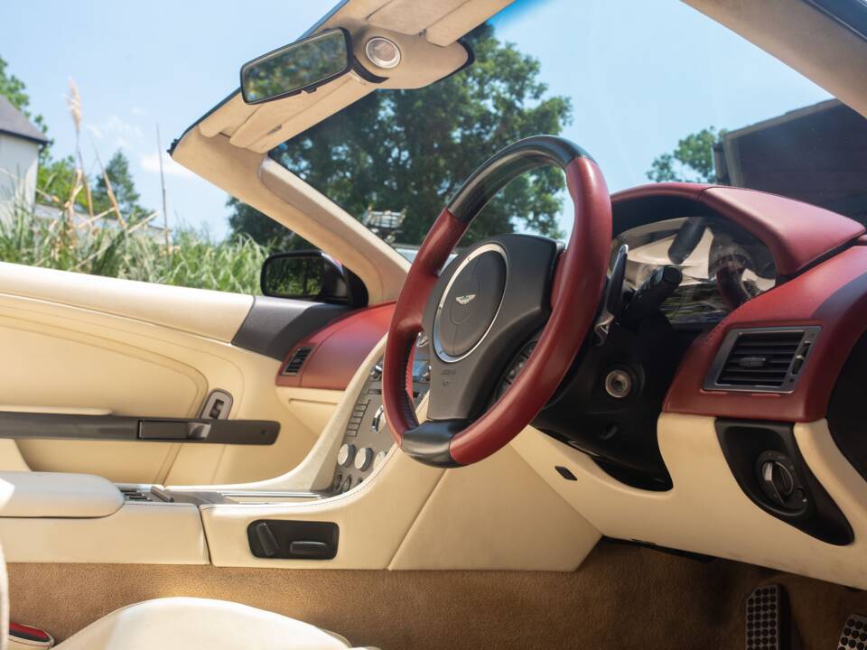Image 46/52 of Aston Martin DB 9 Volante (2006)