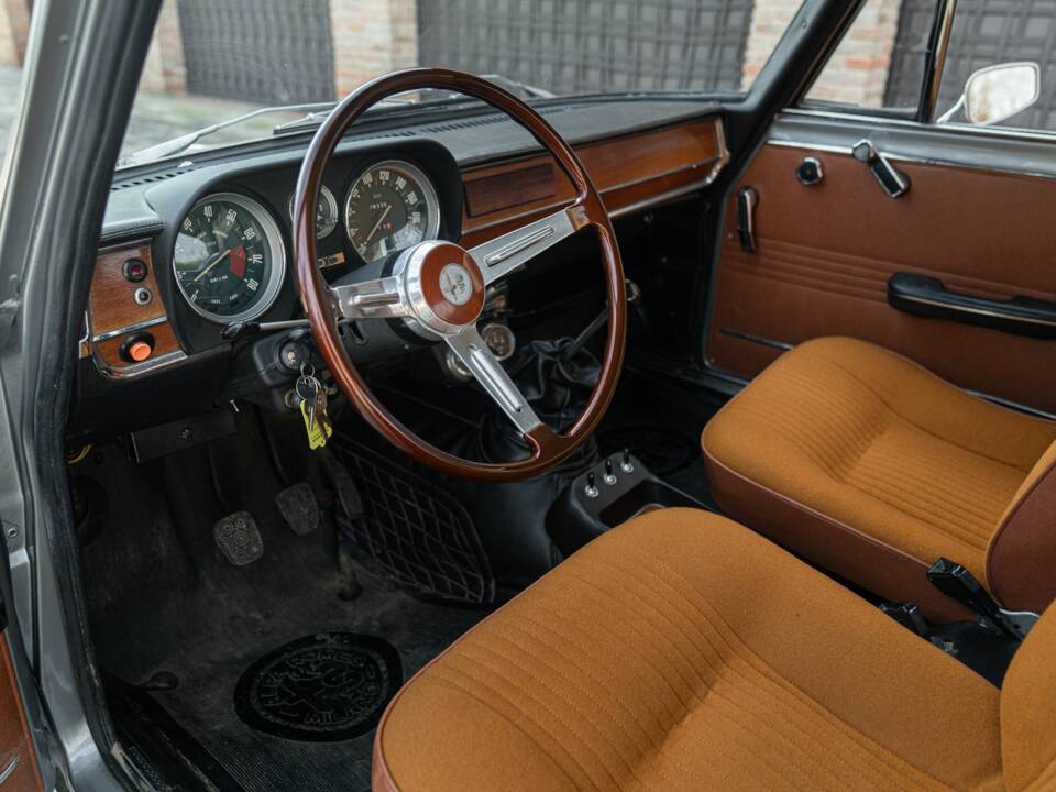 Image 32/50 of Alfa Romeo Giulia Super 1.3 (1972)