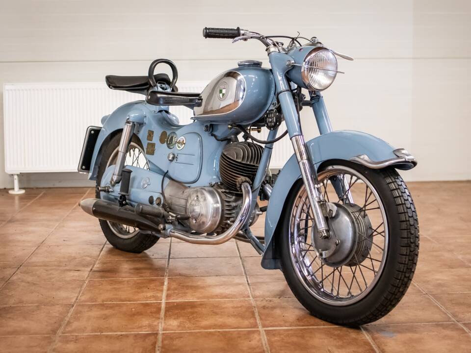 Image 2/16 de Puch 175 SV (1953)