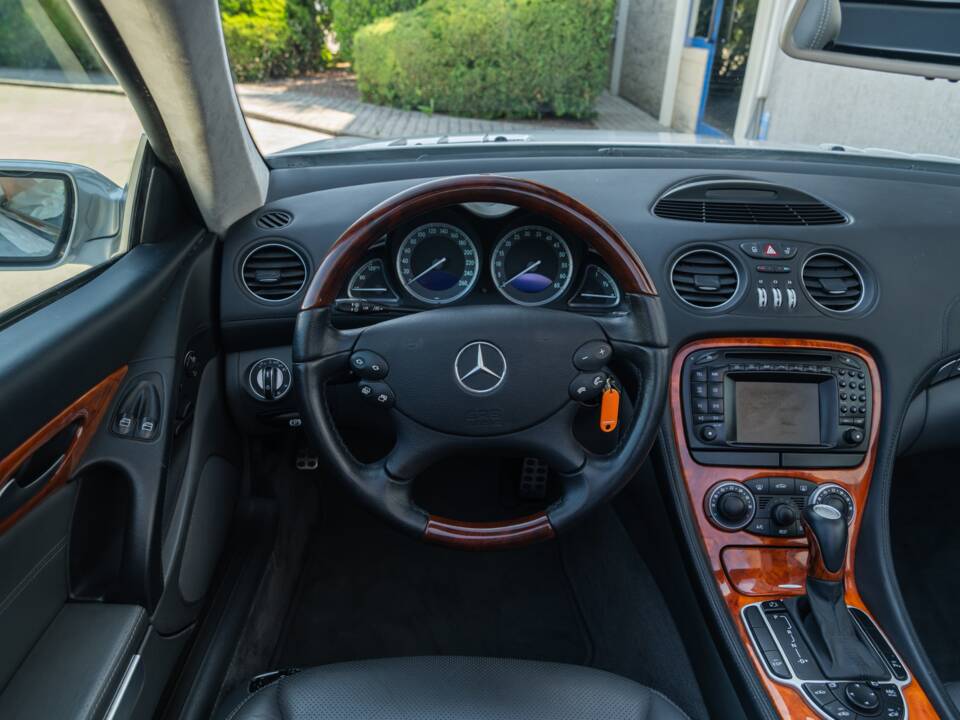 Image 61/86 de Mercedes-Benz SL 500 (2002)
