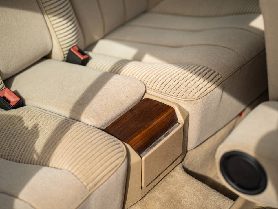 Afbeelding 50/63 van Mercedes-Benz 230 CE (1988)