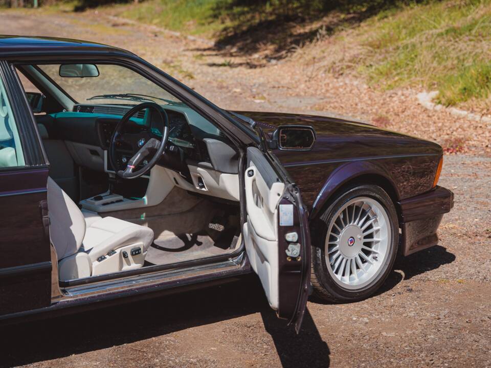 Image 26/34 of BMW 635 CSi (1989)