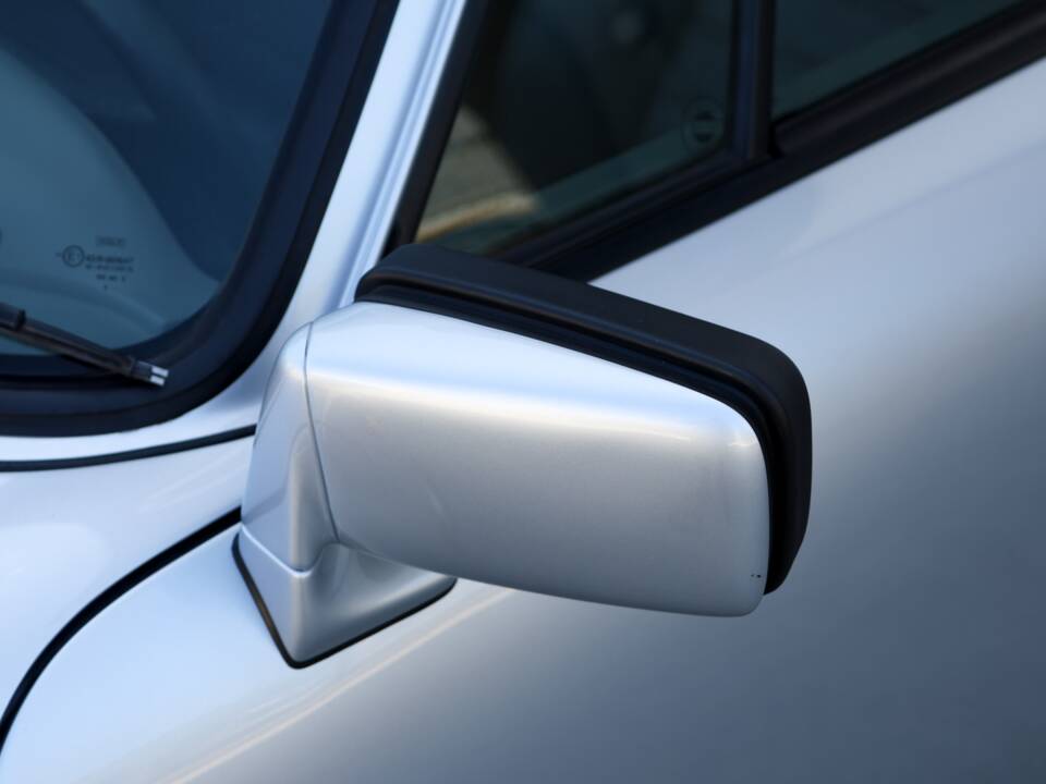 Image 7/46 of Porsche 911 Carrera 2 (1991)