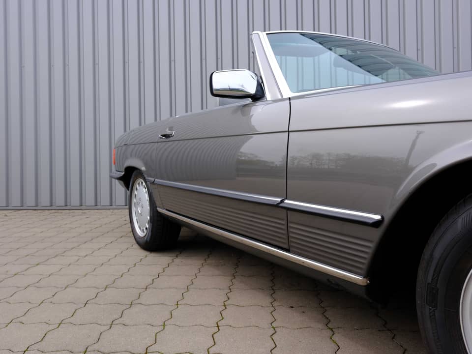 Image 25/96 of Mercedes-Benz 560 SL (1987)