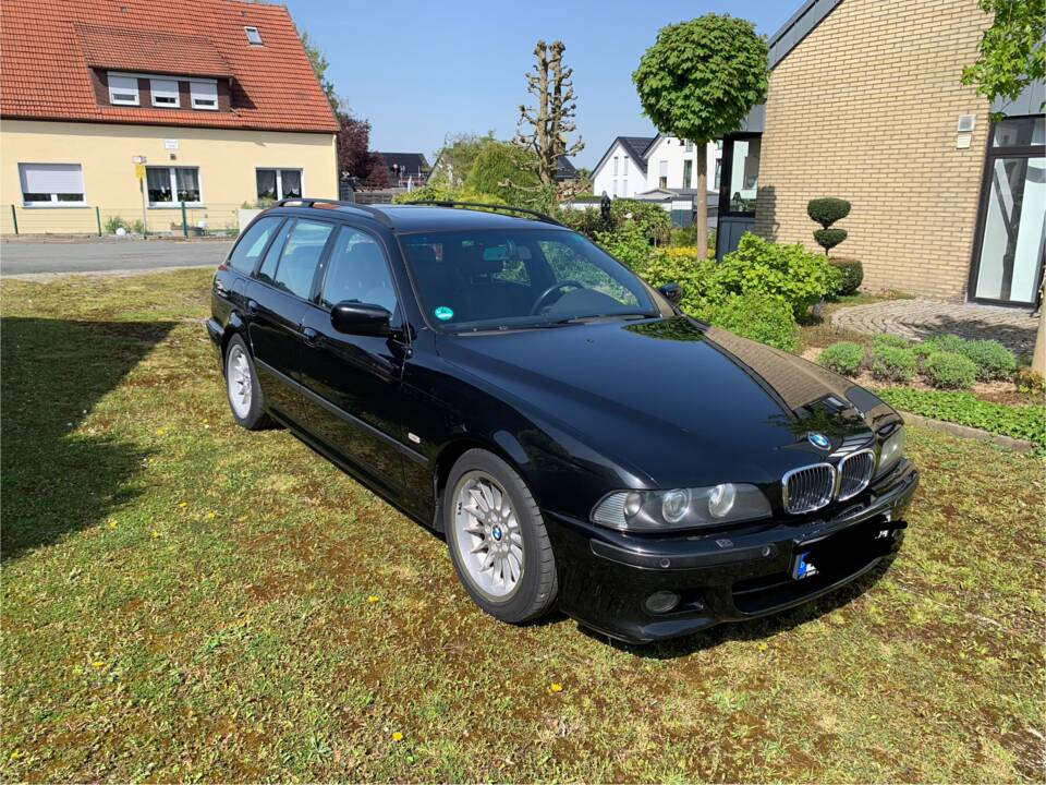 Immagine 19/22 di BMW 540i Touring (2002)