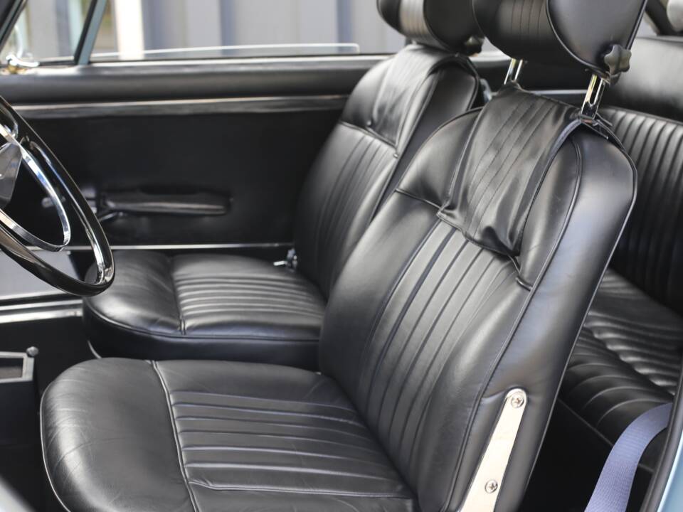 Image 19/56 of Peugeot 404 Coupé (1968)