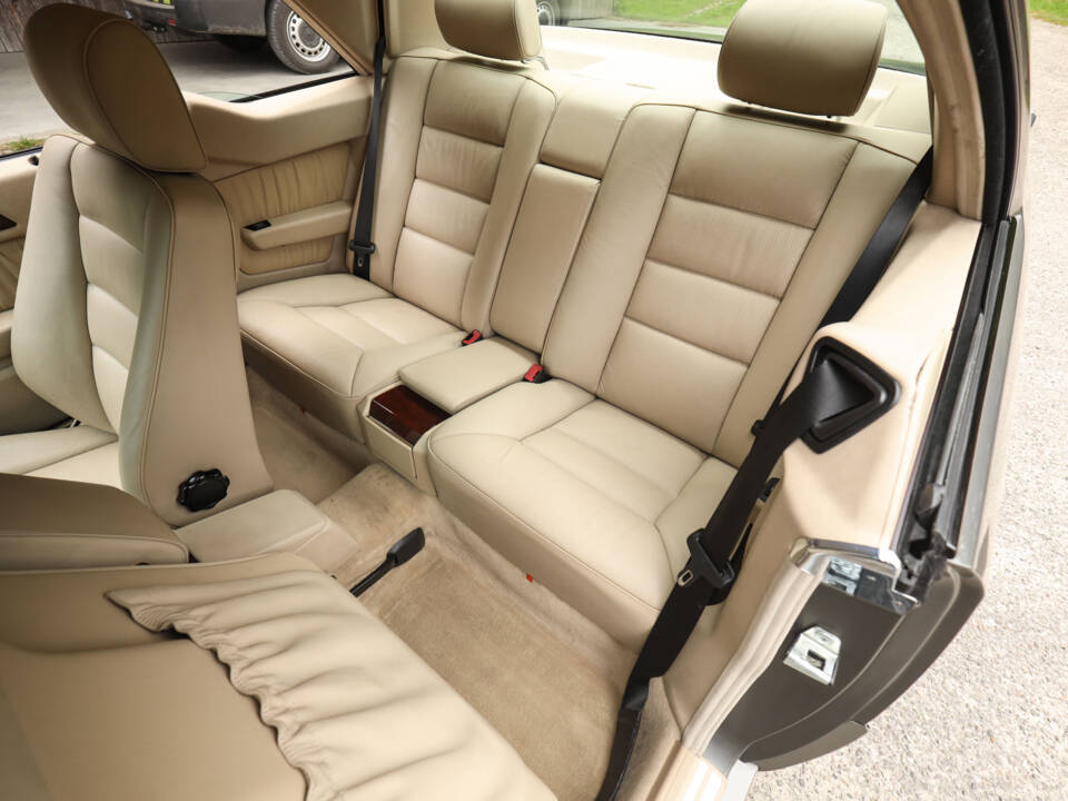 Imagen 11/74 de Mercedes-Benz E 320 (1994)