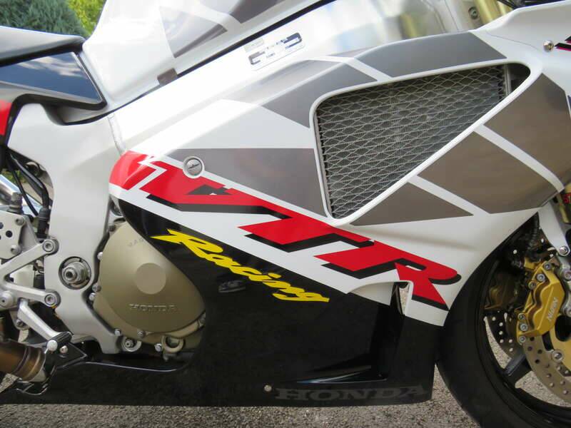 Bild 3/42 von Honda VTR 1000 SP2 (2002)