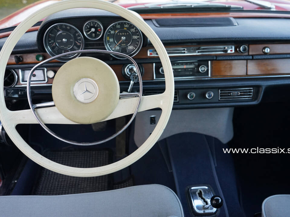 Image 17/21 of Mercedes-Benz 300 SEL 6.3 (1969)