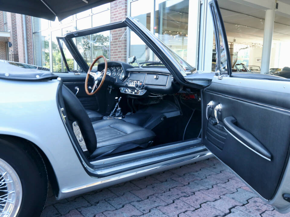Image 48/50 of Maserati Mistral 3700 Spyder (1965)