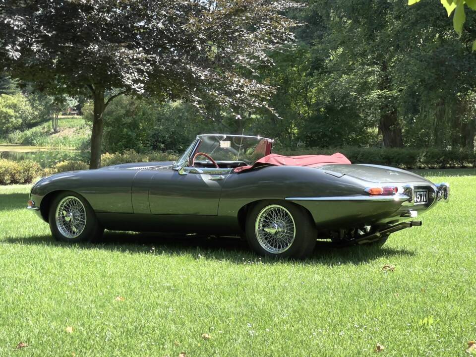 Imagen 2/6 de Jaguar E-Type 4.2 (1965)