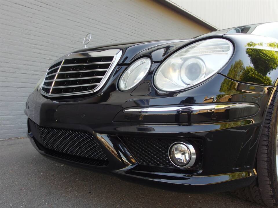 Image 12/98 of Mercedes-Benz E 63 AMG T (2008)