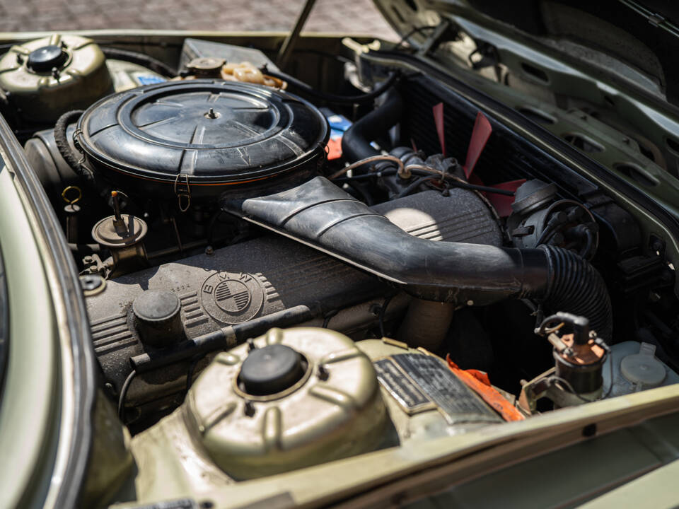 Image 11/46 of BMW 525 (1978)