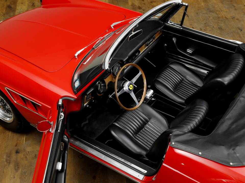 Imagen 8/26 de Ferrari 275 GTS (1965)