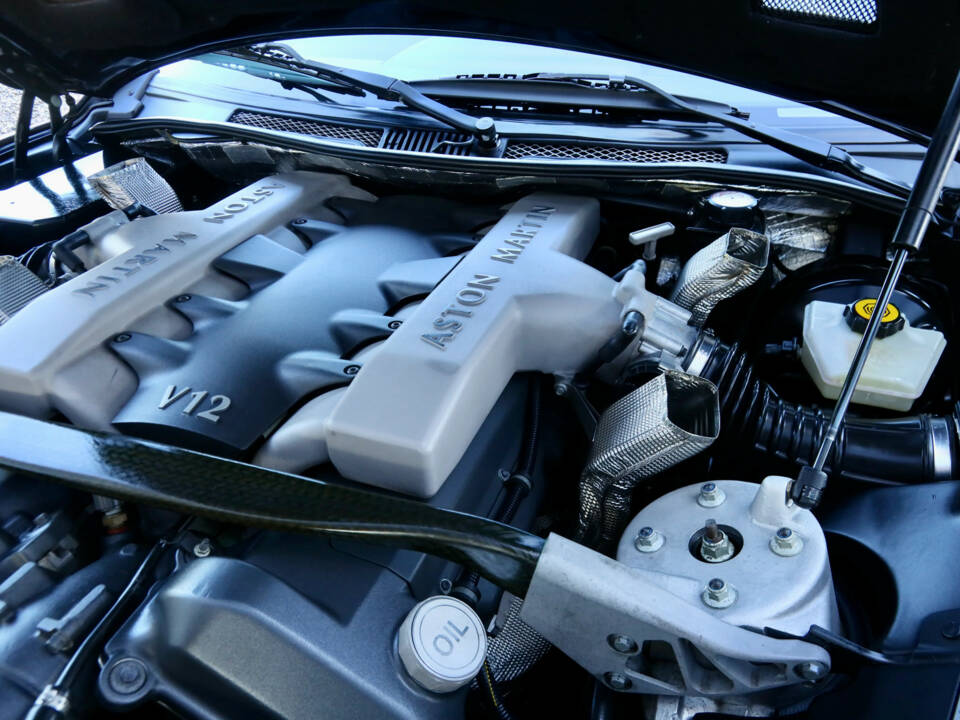 Immagine 24/50 di Aston Martin V12 Vanquish (2002)