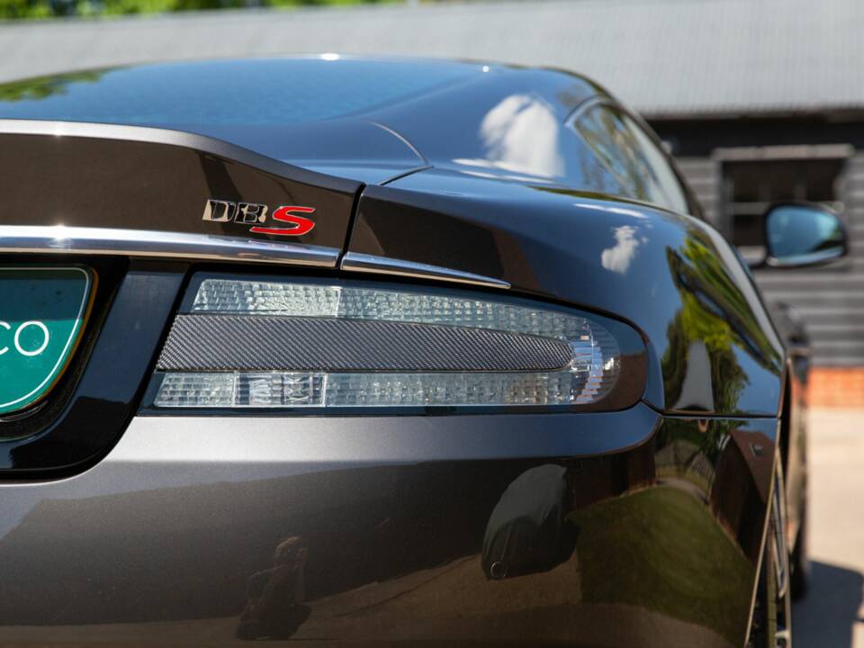 Image 13/50 of Aston Martin DBS (2012)