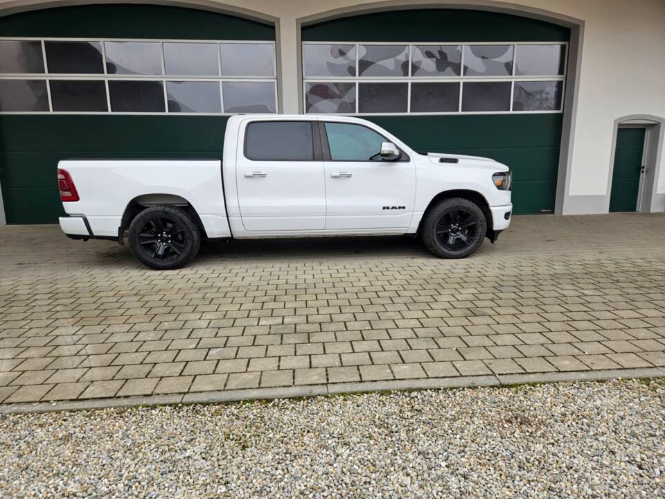Image 54/62 of Dodge Ram 1500 (2020)