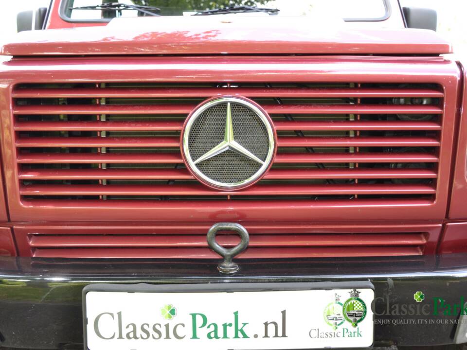 Image 42/49 de Mercedes-Benz 230 GE (SWB) (1993)