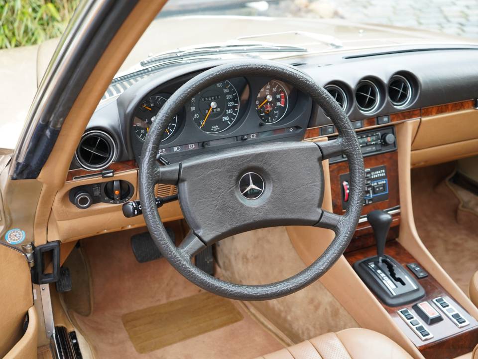 Image 22/24 de Mercedes-Benz 450 SLC 5,0 (1980)