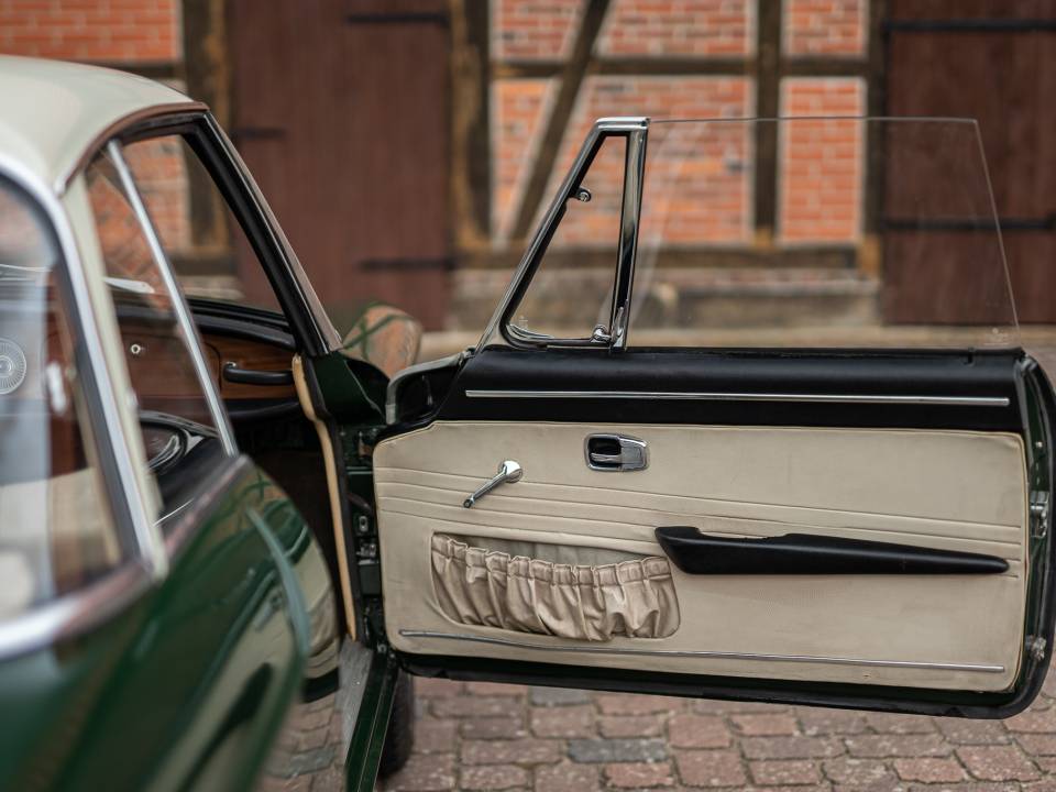 Image 36/38 of Volkswagen Karmann Ghia 1500 (1968)