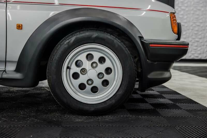 Image 44/50 de Ford Fiesta XR2 (1987)