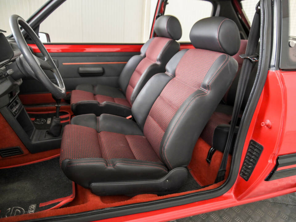 Image 15/50 of Peugeot 205 GTi 1.6 (1986)