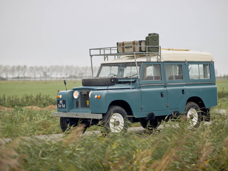 Image 47/69 of Land Rover 109 (1962)
