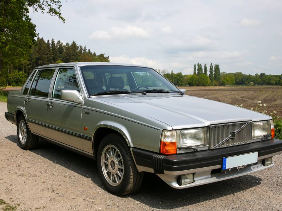 Bild 1/16 von Volvo 760 GLE (1986)