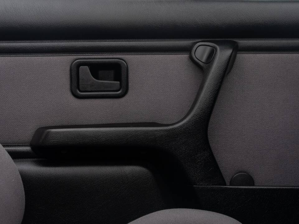 Image 38/50 of BMW 320i (1987)