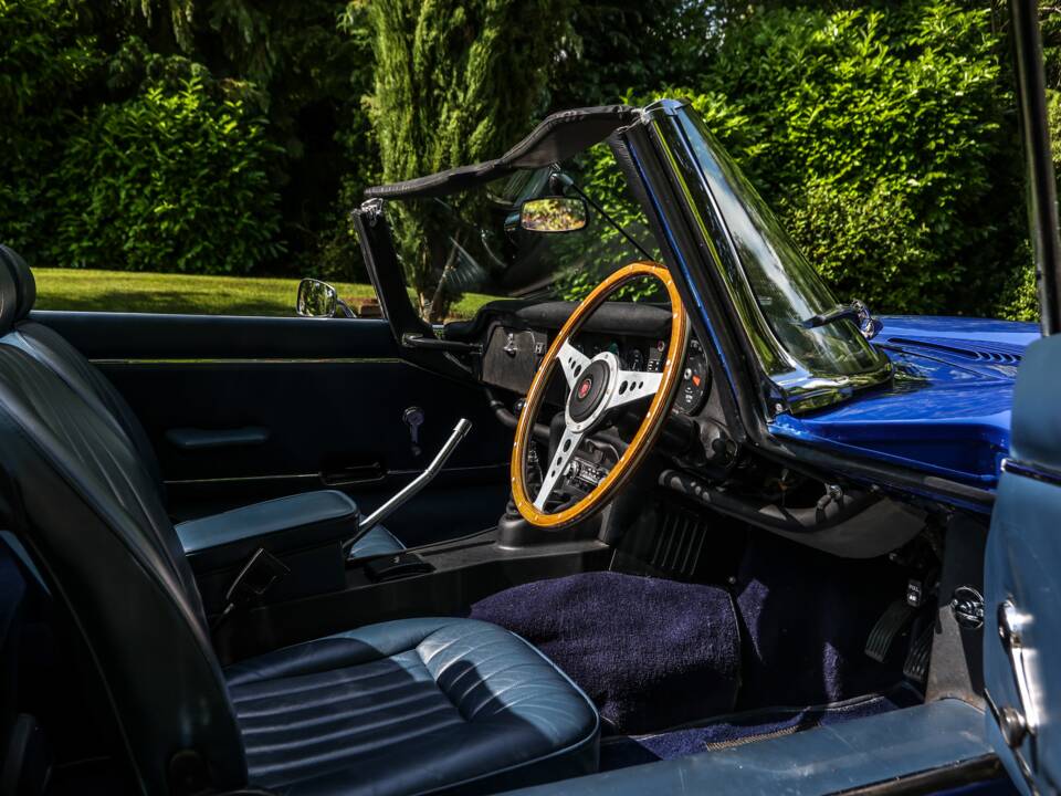 Image 36/43 de Jaguar Type E V12 (1974)